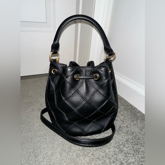 Tory Burch
Fleming Soft Mini Bucket Bag - Picture 2 of 4